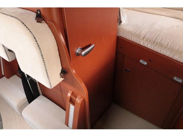 カムロード ナッツRV クレア5.3X ワンオーナー トリプルサブバッテリー 走行充電 1500Wインバーター 外部電源 家庭用エアコン ルーフベント ソーラーパネル2枚 冷蔵庫 電子レンジ 19インチテレビ FFヒーター サイドオーニング(24枚目)