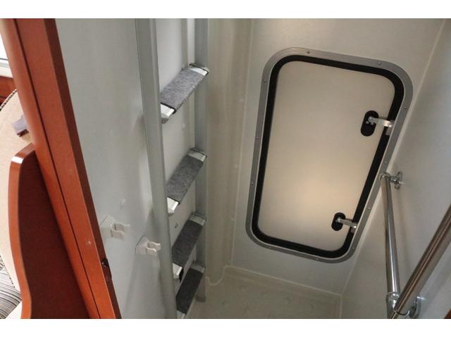 カムロード ナッツRV クレア5.3X ワンオーナー トリプルサブバッテリー 走行充電 1500Wインバーター 外部電源 家庭用エアコン ルーフベント ソーラーパネル2枚 冷蔵庫 電子レンジ 19インチテレビ FFヒーター サイドオーニング(27枚目)