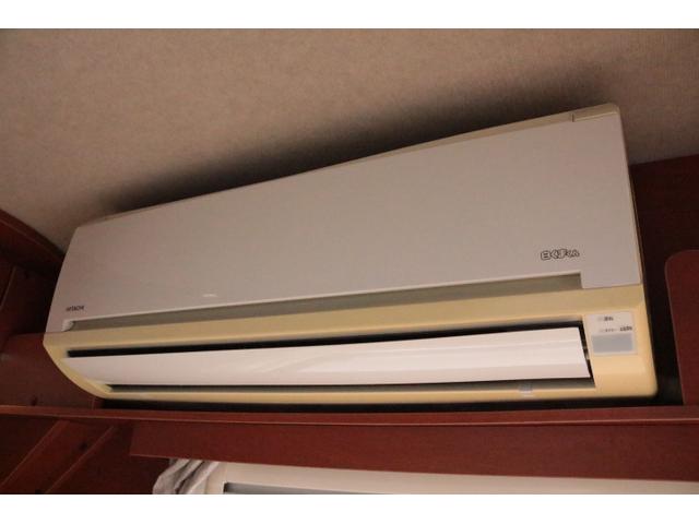 カムロード ナッツRV クレア5.3X ワンオーナー トリプルサブバッテリー 走行充電 1500Wインバーター 外部電源 家庭用エアコン ルーフベント ソーラーパネル2枚 冷蔵庫 電子レンジ 19インチテレビ FFヒーター サイドオーニング(28枚目)