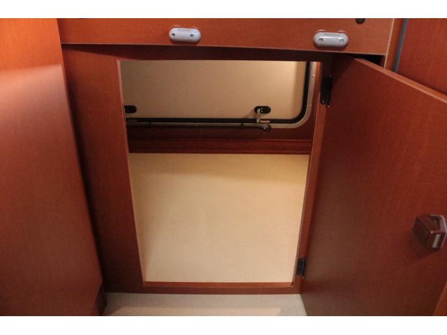 カムロード ナッツRV クレア5.3X ワンオーナー トリプルサブバッテリー 走行充電 1500Wインバーター 外部電源 家庭用エアコン ルーフベント ソーラーパネル2枚 冷蔵庫 電子レンジ 19インチテレビ FFヒーター サイドオーニング(35枚目)