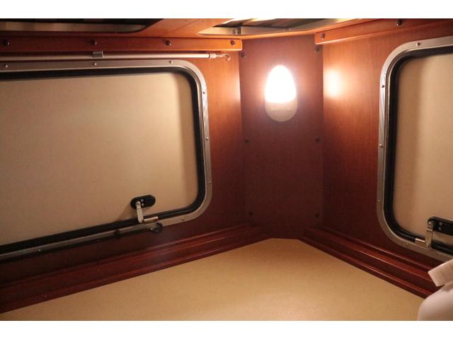 カムロード ナッツRV クレア5.3X ワンオーナー トリプルサブバッテリー 走行充電 1500Wインバーター 外部電源 家庭用エアコン ルーフベント ソーラーパネル2枚 冷蔵庫 電子レンジ 19インチテレビ FFヒーター サイドオーニング(37枚目)