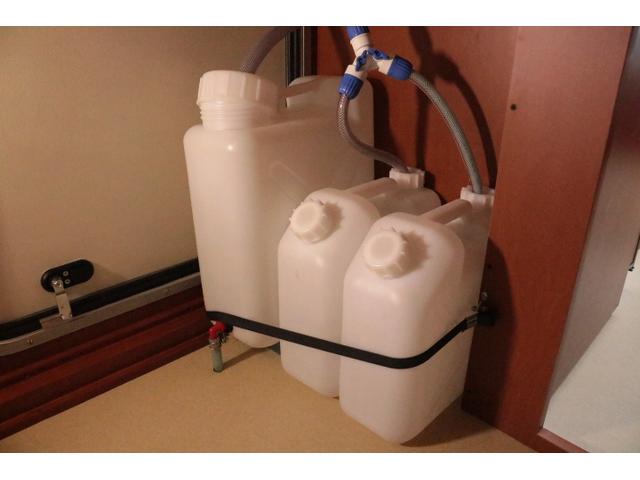 カムロード ナッツRV クレア5.3X ワンオーナー トリプルサブバッテリー 走行充電 1500Wインバーター 外部電源 家庭用エアコン ルーフベント ソーラーパネル2枚 冷蔵庫 電子レンジ 19インチテレビ FFヒーター サイドオーニング(38枚目)