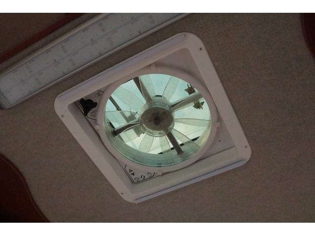 カムロード ナッツRV クレア5.3X ワンオーナー トリプルサブバッテリー 走行充電 1500Wインバーター 外部電源 家庭用エアコン ルーフベント ソーラーパネル2枚 冷蔵庫 電子レンジ 19インチテレビ FFヒーター サイドオーニング(39枚目)