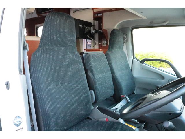 カムロード ナッツRV クレア5.3X ワンオーナー トリプルサブバッテリー 走行充電 1500Wインバーター 外部電源 家庭用エアコン ルーフベント ソーラーパネル2枚 冷蔵庫 電子レンジ 19インチテレビ FFヒーター サイドオーニング(52枚目)