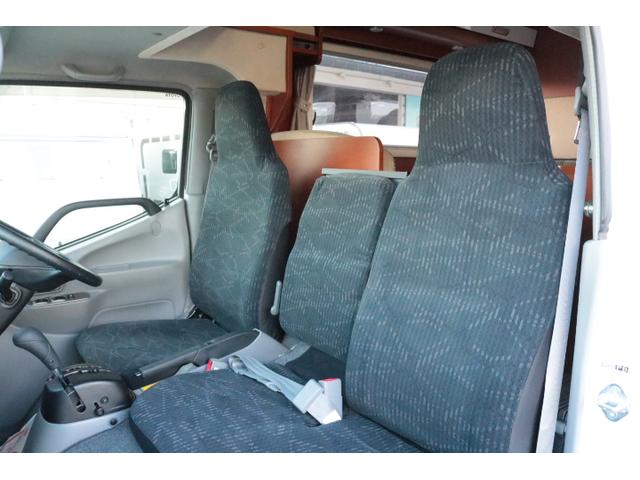 カムロード ナッツRV クレア5.3X ワンオーナー トリプルサブバッテリー 走行充電 1500Wインバーター 外部電源 家庭用エアコン ルーフベント ソーラーパネル2枚 冷蔵庫 電子レンジ 19インチテレビ FFヒーター サイドオーニング(54枚目)