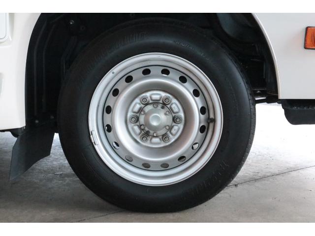 カムロード ナッツRV クレア5.3X ワンオーナー トリプルサブバッテリー 走行充電 1500Wインバーター 外部電源 家庭用エアコン ルーフベント ソーラーパネル2枚 冷蔵庫 電子レンジ 19インチテレビ FFヒーター サイドオーニング(59枚目)