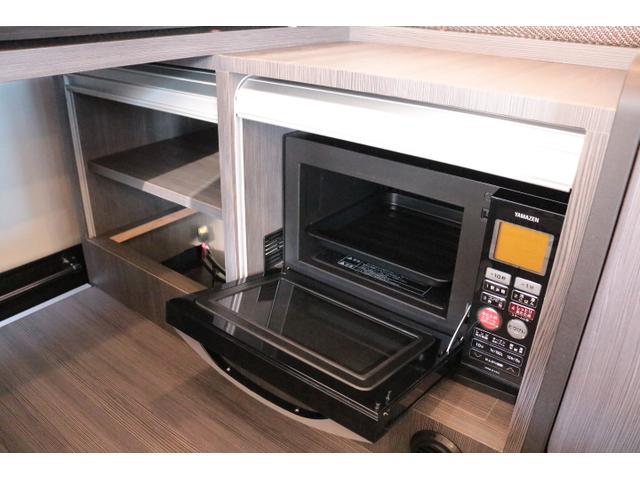 ハイエースバン キャンパー鹿児島 ボス ツインサブバッテリー 走行充電 1500Wインバーター コンバーター 外部電源 ルーフベント ソーラーパネル1枚 冷蔵庫 19インチテレビ ランチョショック FFヒーター(18枚目)