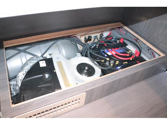 ハイエースバン キャンパー鹿児島 ボス ツインサブバッテリー 走行充電 1500Wインバーター コンバーター 外部電源 ルーフベント ソーラーパネル1枚 冷蔵庫 19インチテレビ ランチョショック FFヒーター(20枚目)