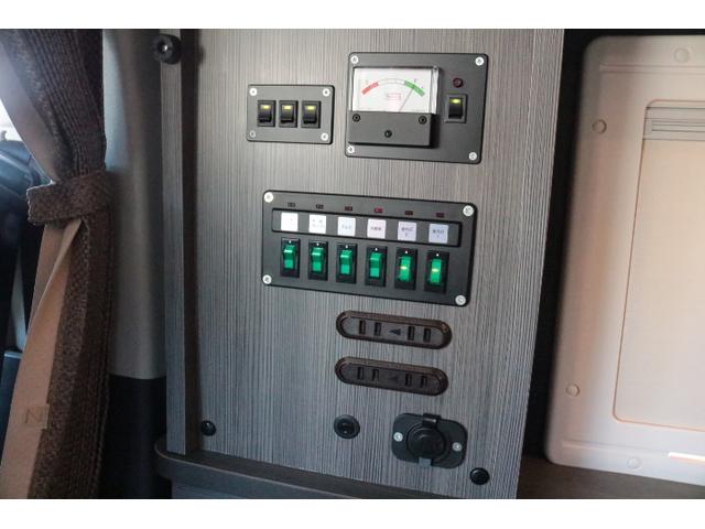 ハイエースバン キャンパー鹿児島 ボス ツインサブバッテリー 走行充電 1500Wインバーター コンバーター 外部電源 ルーフベント ソーラーパネル1枚 冷蔵庫 19インチテレビ ランチョショック FFヒーター(24枚目)