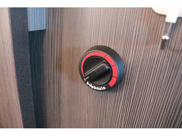 ハイエースバン キャンパー鹿児島 ボス ツインサブバッテリー 走行充電 1500Wインバーター コンバーター 外部電源 ルーフベント ソーラーパネル1枚 冷蔵庫 19インチテレビ ランチョショック FFヒーター(26枚目)