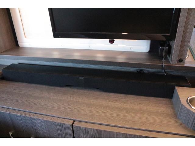 ハイエースバン キャンパー鹿児島 ボス ツインサブバッテリー 走行充電 1500Wインバーター コンバーター 外部電源 ルーフベント ソーラーパネル1枚 冷蔵庫 19インチテレビ ランチョショック FFヒーター(27枚目)