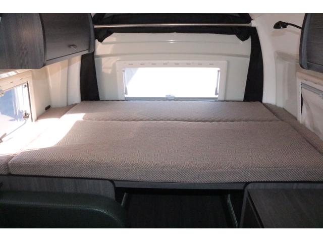 ハイエースバン キャンパー鹿児島 ボス ツインサブバッテリー 走行充電 1500Wインバーター コンバーター 外部電源 ルーフベント ソーラーパネル1枚 冷蔵庫 19インチテレビ ランチョショック FFヒーター(32枚目)