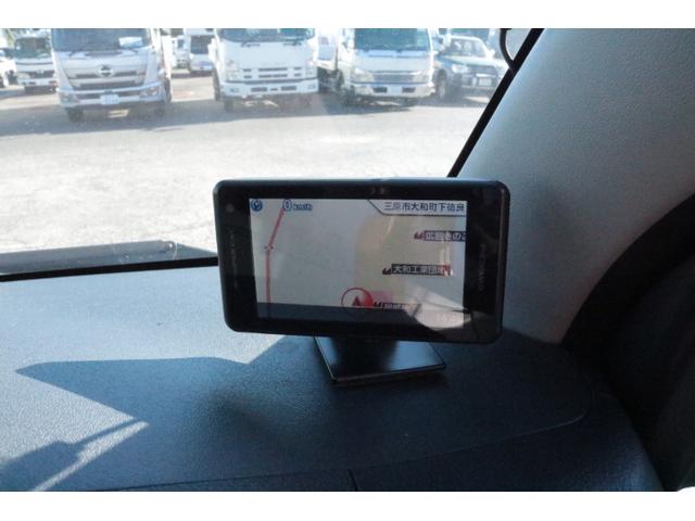 ハイエースバン キャンパー鹿児島 ボス ツインサブバッテリー 走行充電 1500Wインバーター コンバーター 外部電源 ルーフベント ソーラーパネル1枚 冷蔵庫 19インチテレビ ランチョショック FFヒーター(43枚目)