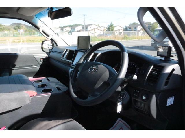 ハイエースバン キャンパー鹿児島 ボス ツインサブバッテリー 走行充電 1500Wインバーター コンバーター 外部電源 ルーフベント ソーラーパネル1枚 冷蔵庫 19インチテレビ ランチョショック FFヒーター(46枚目)