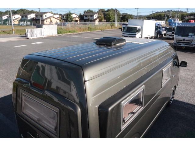 ハイエースバン キャンパー鹿児島 ボス ツインサブバッテリー 走行充電 1500Wインバーター コンバーター 外部電源 ルーフベント ソーラーパネル1枚 冷蔵庫 19インチテレビ ランチョショック FFヒーター(57枚目)