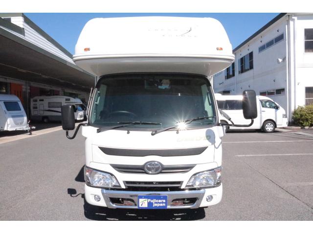 カムロード ナッツRVクレソンボヤージュエボライト トリプルサブバッテリー 家庭用エアコン 走行充電 FFヒーター 1500Wインバーター コンバーター 外部電源 ルーフベント ソーラーパネル1枚 冷蔵庫 電子レンジ 19インチテレビ サイドオーニング(2枚目)