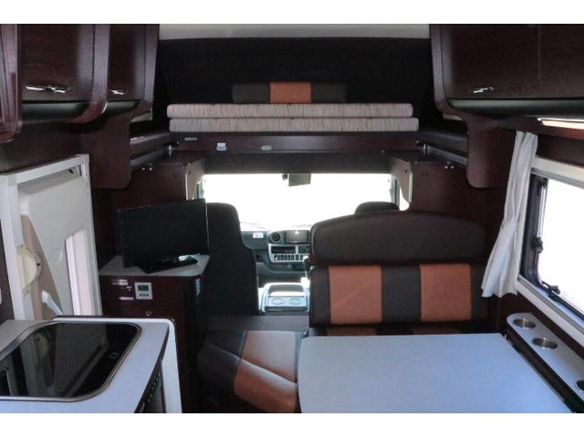 カムロード ナッツRVクレソンボヤージュエボライト トリプルサブバッテリー 家庭用エアコン 走行充電 FFヒーター 1500Wインバーター コンバーター 外部電源 ルーフベント ソーラーパネル1枚 冷蔵庫 電子レンジ 19インチテレビ サイドオーニング(7枚目)