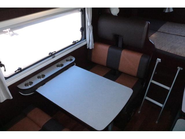 カムロード ナッツRVクレソンボヤージュエボライト トリプルサブバッテリー 家庭用エアコン 走行充電 FFヒーター 1500Wインバーター コンバーター 外部電源 ルーフベント ソーラーパネル1枚 冷蔵庫 電子レンジ 19インチテレビ サイドオーニング(8枚目)