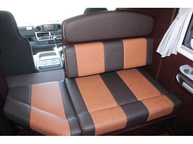 カムロード ナッツRVクレソンボヤージュエボライト トリプルサブバッテリー 家庭用エアコン 走行充電 FFヒーター 1500Wインバーター コンバーター 外部電源 ルーフベント ソーラーパネル1枚 冷蔵庫 電子レンジ 19インチテレビ サイドオーニング(11枚目)