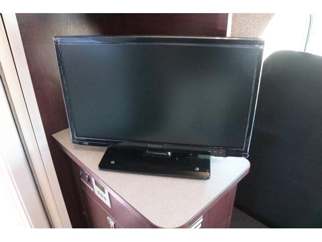 カムロード ナッツRVクレソンボヤージュエボライト トリプルサブバッテリー 家庭用エアコン 走行充電 FFヒーター 1500Wインバーター コンバーター 外部電源 ルーフベント ソーラーパネル1枚 冷蔵庫 電子レンジ 19インチテレビ サイドオーニング(15枚目)