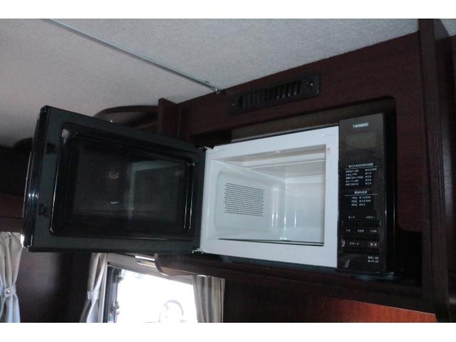 カムロード ナッツRVクレソンボヤージュエボライト トリプルサブバッテリー 家庭用エアコン 走行充電 FFヒーター 1500Wインバーター コンバーター 外部電源 ルーフベント ソーラーパネル1枚 冷蔵庫 電子レンジ 19インチテレビ サイドオーニング(16枚目)