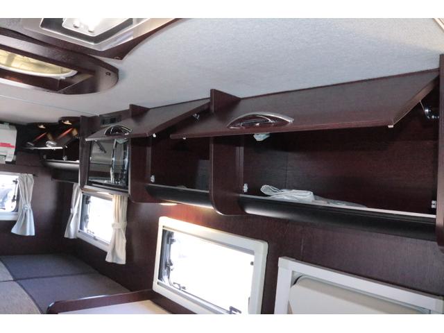 カムロード ナッツRVクレソンボヤージュエボライト トリプルサブバッテリー 家庭用エアコン 走行充電 FFヒーター 1500Wインバーター コンバーター 外部電源 ルーフベント ソーラーパネル1枚 冷蔵庫 電子レンジ 19インチテレビ サイドオーニング(22枚目)