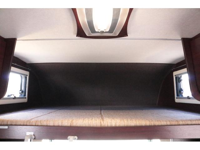 カムロード ナッツRVクレソンボヤージュエボライト トリプルサブバッテリー 家庭用エアコン 走行充電 FFヒーター 1500Wインバーター コンバーター 外部電源 ルーフベント ソーラーパネル1枚 冷蔵庫 電子レンジ 19インチテレビ サイドオーニング(25枚目)