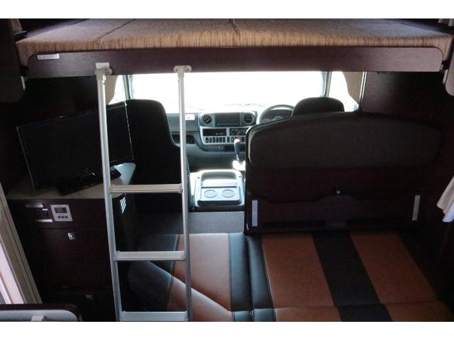 カムロード ナッツRVクレソンボヤージュエボライト トリプルサブバッテリー 家庭用エアコン 走行充電 FFヒーター 1500Wインバーター コンバーター 外部電源 ルーフベント ソーラーパネル1枚 冷蔵庫 電子レンジ 19インチテレビ サイドオーニング(26枚目)