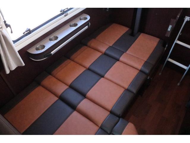 カムロード ナッツRVクレソンボヤージュエボライト トリプルサブバッテリー 家庭用エアコン 走行充電 FFヒーター 1500Wインバーター コンバーター 外部電源 ルーフベント ソーラーパネル1枚 冷蔵庫 電子レンジ 19インチテレビ サイドオーニング(27枚目)