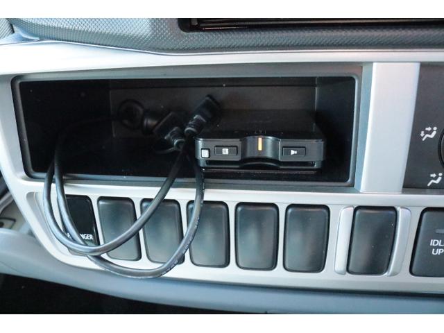 カムロード ナッツRVクレソンボヤージュエボライト トリプルサブバッテリー 家庭用エアコン 走行充電 FFヒーター 1500Wインバーター コンバーター 外部電源 ルーフベント ソーラーパネル1枚 冷蔵庫 電子レンジ 19インチテレビ サイドオーニング(38枚目)