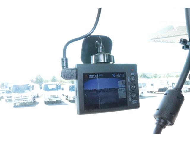 カムロード ナッツRVクレソンボヤージュエボライト トリプルサブバッテリー 家庭用エアコン 走行充電 FFヒーター 1500Wインバーター コンバーター 外部電源 ルーフベント ソーラーパネル1枚 冷蔵庫 電子レンジ 19インチテレビ サイドオーニング(39枚目)