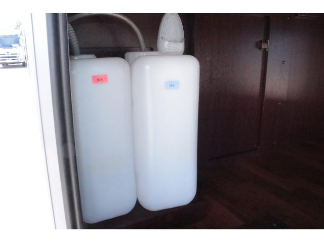 カムロード ナッツRVクレソンボヤージュエボライト トリプルサブバッテリー 家庭用エアコン 走行充電 FFヒーター 1500Wインバーター コンバーター 外部電源 ルーフベント ソーラーパネル1枚 冷蔵庫 電子レンジ 19インチテレビ サイドオーニング(56枚目)