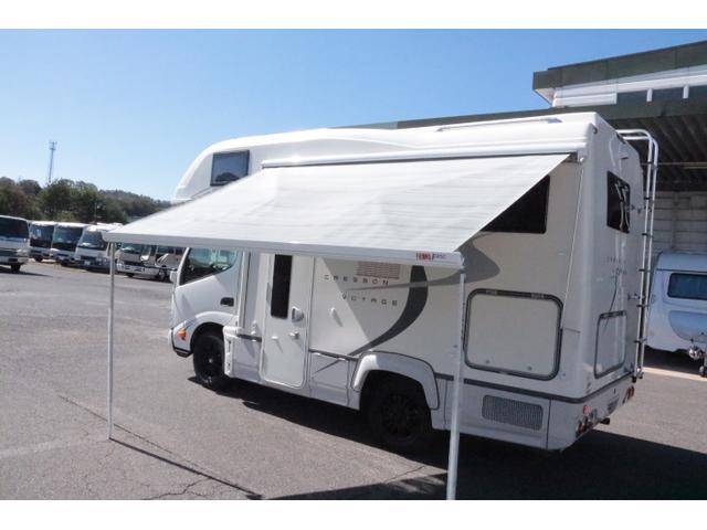 カムロード ナッツRVクレソンボヤージュエボライト トリプルサブバッテリー 家庭用エアコン 走行充電 FFヒーター 1500Wインバーター コンバーター 外部電源 ルーフベント ソーラーパネル1枚 冷蔵庫 電子レンジ 19インチテレビ サイドオーニング(57枚目)