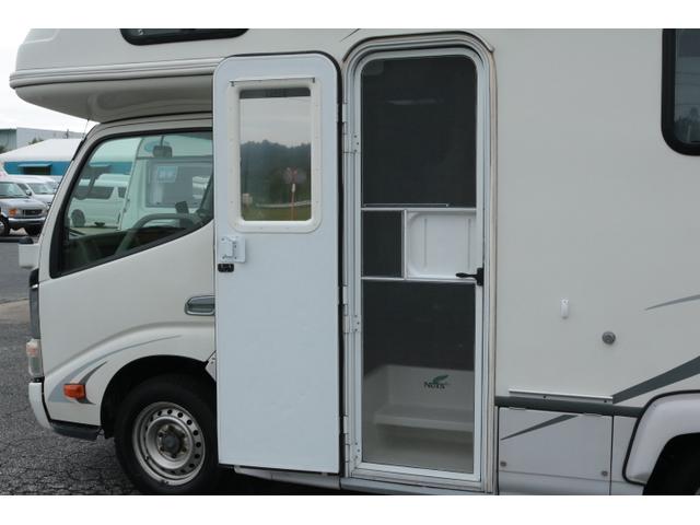 カムロード ナッツＲＶ　クレソンボーダーエディション　ツインサブバッテリー　走行充電　インバーター　コンバーター　外部電源　ルーフベント　ソーラーパネル１枚　冷蔵庫　ＦＦヒーター　サイドオーニング　コーナーセンサー　メモリーカーナビ　ＥＴＣ１．０（5枚目）