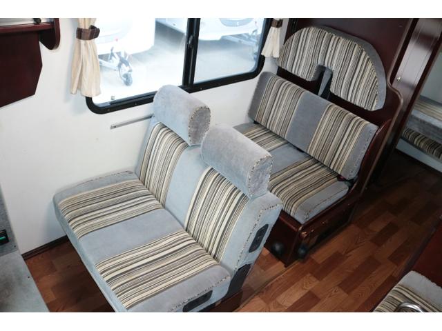 カムロード ナッツＲＶ　クレソンボーダーエディション　ツインサブバッテリー　走行充電　インバーター　コンバーター　外部電源　ルーフベント　ソーラーパネル１枚　冷蔵庫　ＦＦヒーター　サイドオーニング　コーナーセンサー　メモリーカーナビ　ＥＴＣ１．０（8枚目）