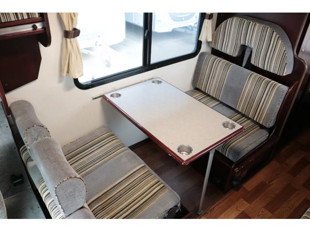 カムロード ナッツＲＶ　クレソンボーダーエディション　ツインサブバッテリー　走行充電　インバーター　コンバーター　外部電源　ルーフベント　ソーラーパネル１枚　冷蔵庫　ＦＦヒーター　サイドオーニング　コーナーセンサー　メモリーカーナビ　ＥＴＣ１．０（12枚目）