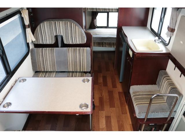 カムロード ナッツＲＶ　クレソンボーダーエディション　ツインサブバッテリー　走行充電　インバーター　コンバーター　外部電源　ルーフベント　ソーラーパネル１枚　冷蔵庫　ＦＦヒーター　サイドオーニング　コーナーセンサー　メモリーカーナビ　ＥＴＣ１．０（13枚目）