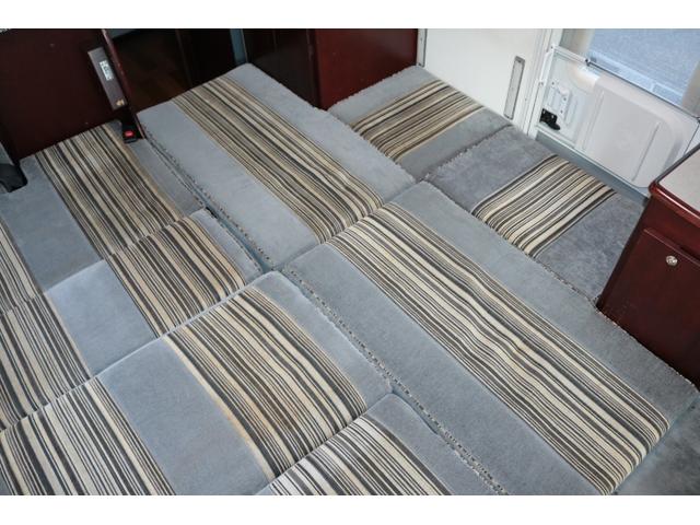 カムロード ナッツＲＶ　クレソンボーダーエディション　ツインサブバッテリー　走行充電　インバーター　コンバーター　外部電源　ルーフベント　ソーラーパネル１枚　冷蔵庫　ＦＦヒーター　サイドオーニング　コーナーセンサー　メモリーカーナビ　ＥＴＣ１．０（18枚目）