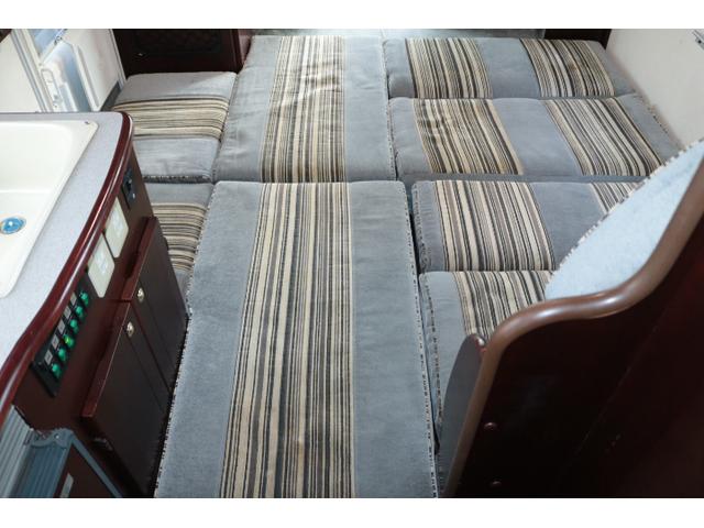 カムロード ナッツＲＶ　クレソンボーダーエディション　ツインサブバッテリー　走行充電　インバーター　コンバーター　外部電源　ルーフベント　ソーラーパネル１枚　冷蔵庫　ＦＦヒーター　サイドオーニング　コーナーセンサー　メモリーカーナビ　ＥＴＣ１．０（20枚目）