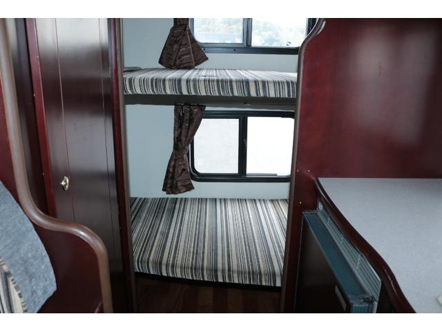 カムロード ナッツＲＶ　クレソンボーダーエディション　ツインサブバッテリー　走行充電　インバーター　コンバーター　外部電源　ルーフベント　ソーラーパネル１枚　冷蔵庫　ＦＦヒーター　サイドオーニング　コーナーセンサー　メモリーカーナビ　ＥＴＣ１．０（21枚目）