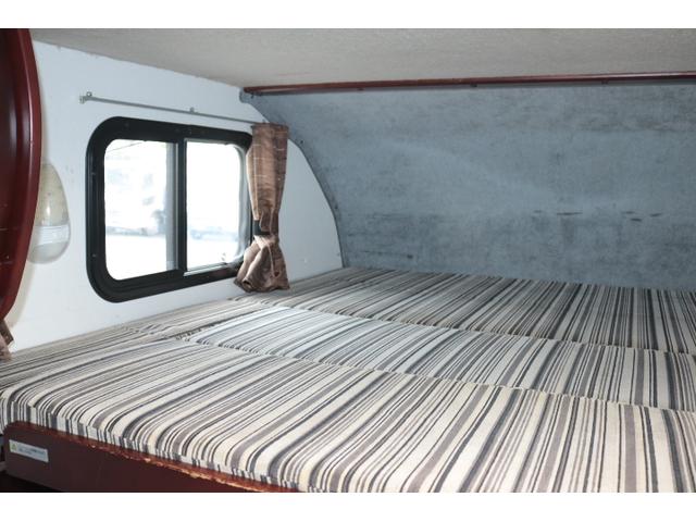 カムロード ナッツＲＶ　クレソンボーダーエディション　ツインサブバッテリー　走行充電　インバーター　コンバーター　外部電源　ルーフベント　ソーラーパネル１枚　冷蔵庫　ＦＦヒーター　サイドオーニング　コーナーセンサー　メモリーカーナビ　ＥＴＣ１．０（26枚目）