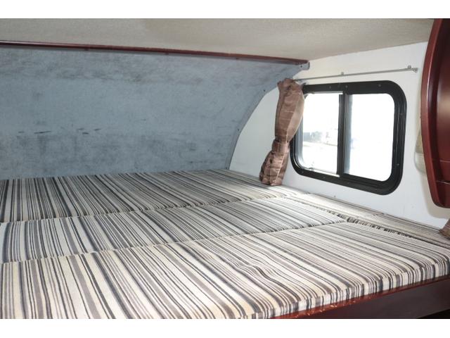 カムロード ナッツＲＶ　クレソンボーダーエディション　ツインサブバッテリー　走行充電　インバーター　コンバーター　外部電源　ルーフベント　ソーラーパネル１枚　冷蔵庫　ＦＦヒーター　サイドオーニング　コーナーセンサー　メモリーカーナビ　ＥＴＣ１．０（27枚目）