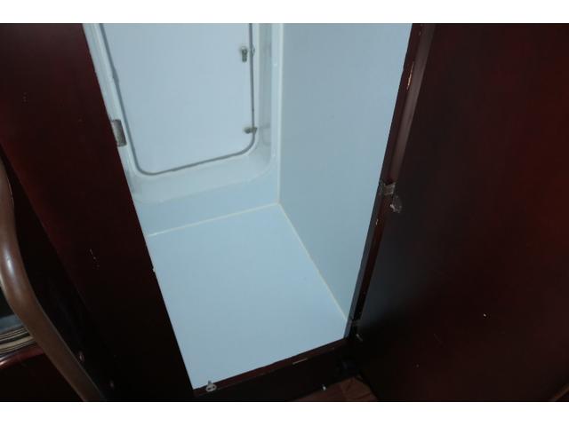 カムロード ナッツＲＶ　クレソンボーダーエディション　ツインサブバッテリー　走行充電　インバーター　コンバーター　外部電源　ルーフベント　ソーラーパネル１枚　冷蔵庫　ＦＦヒーター　サイドオーニング　コーナーセンサー　メモリーカーナビ　ＥＴＣ１．０（29枚目）