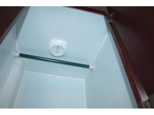 カムロード ナッツＲＶ　クレソンボーダーエディション　ツインサブバッテリー　走行充電　インバーター　コンバーター　外部電源　ルーフベント　ソーラーパネル１枚　冷蔵庫　ＦＦヒーター　サイドオーニング　コーナーセンサー　メモリーカーナビ　ＥＴＣ１．０（30枚目）