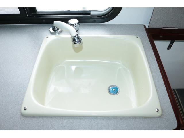 カムロード ナッツＲＶ　クレソンボーダーエディション　ツインサブバッテリー　走行充電　インバーター　コンバーター　外部電源　ルーフベント　ソーラーパネル１枚　冷蔵庫　ＦＦヒーター　サイドオーニング　コーナーセンサー　メモリーカーナビ　ＥＴＣ１．０（31枚目）