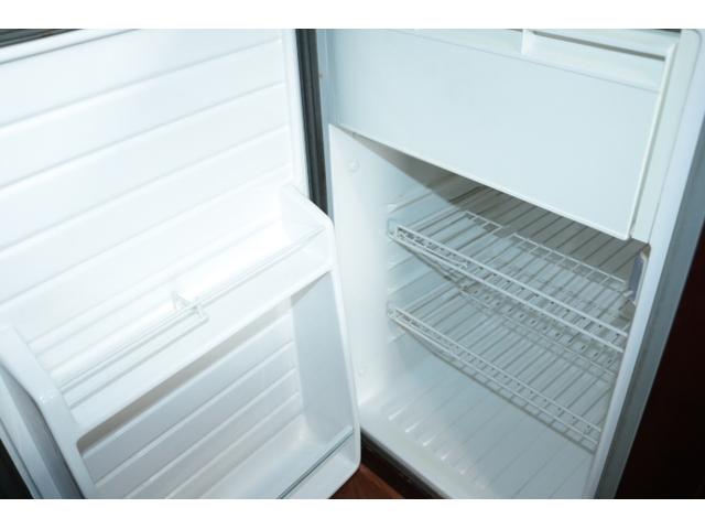 カムロード ナッツＲＶ　クレソンボーダーエディション　ツインサブバッテリー　走行充電　インバーター　コンバーター　外部電源　ルーフベント　ソーラーパネル１枚　冷蔵庫　ＦＦヒーター　サイドオーニング　コーナーセンサー　メモリーカーナビ　ＥＴＣ１．０（33枚目）