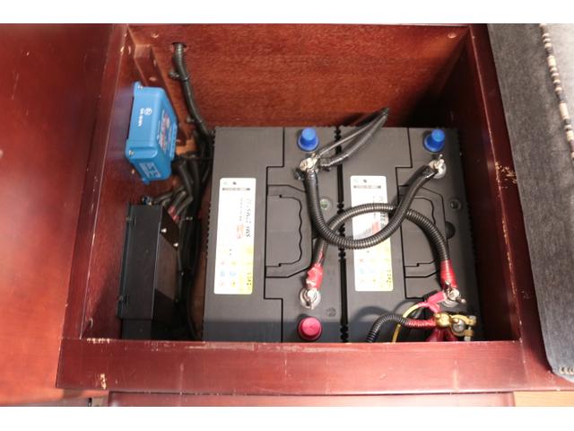 カムロード ナッツＲＶ　クレソンボーダーエディション　ツインサブバッテリー　走行充電　インバーター　コンバーター　外部電源　ルーフベント　ソーラーパネル１枚　冷蔵庫　ＦＦヒーター　サイドオーニング　コーナーセンサー　メモリーカーナビ　ＥＴＣ１．０（35枚目）