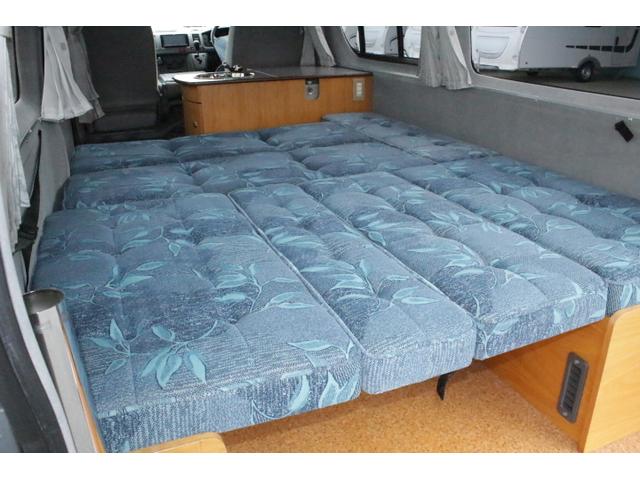 ハイエースバン ビークル　オプト　ツインサブバッテリー　走行充電　コンバーター　外部電源　冷蔵庫　シンク　ＦＦヒーター　リアスピーカー　メモリーカーナビ　ＥＴＣ１．０　バックカメラ　純正キーレス（13枚目）