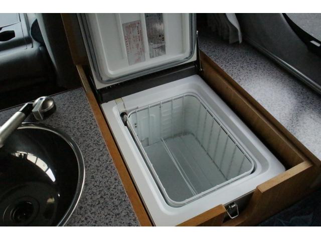 ハイエースバン ビークル　オプト　ツインサブバッテリー　走行充電　コンバーター　外部電源　冷蔵庫　シンク　ＦＦヒーター　リアスピーカー　メモリーカーナビ　ＥＴＣ１．０　バックカメラ　純正キーレス（22枚目）