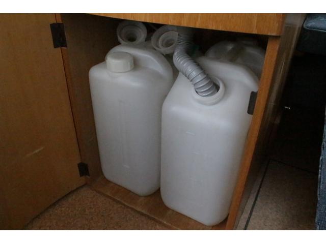 ハイエースバン ビークル　オプト　ツインサブバッテリー　走行充電　コンバーター　外部電源　冷蔵庫　シンク　ＦＦヒーター　リアスピーカー　メモリーカーナビ　ＥＴＣ１．０　バックカメラ　純正キーレス（24枚目）